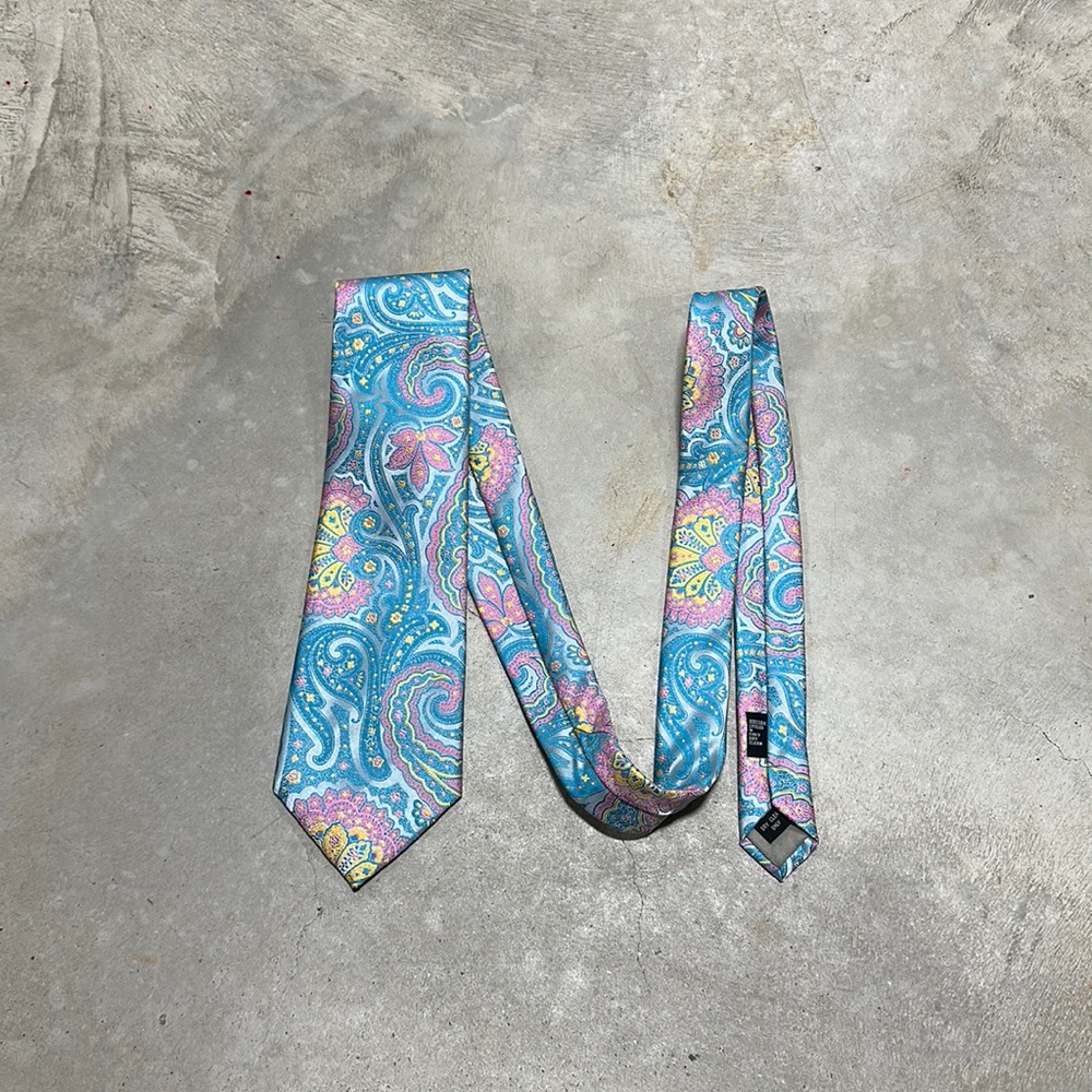 Verse 9 brand Light blue w/pink design tie / G-8